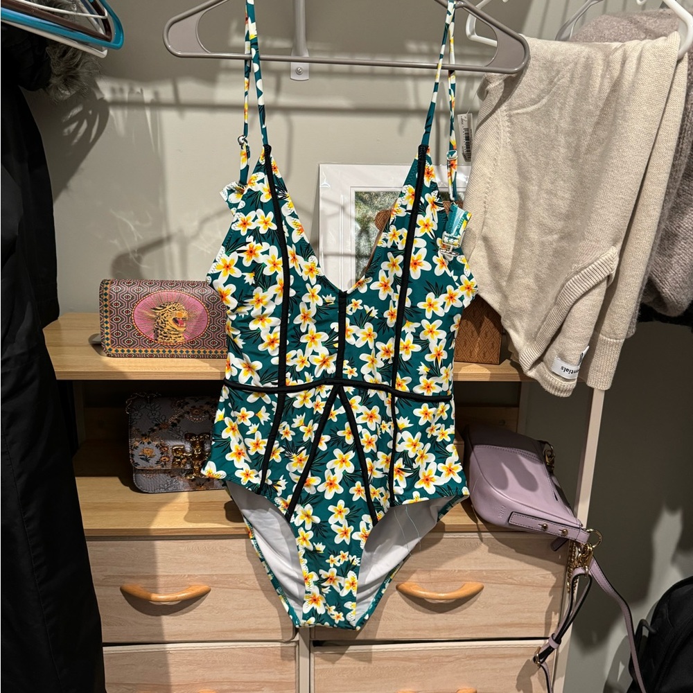 Cupshe - NWT Floral Green Open Back Swimsuit